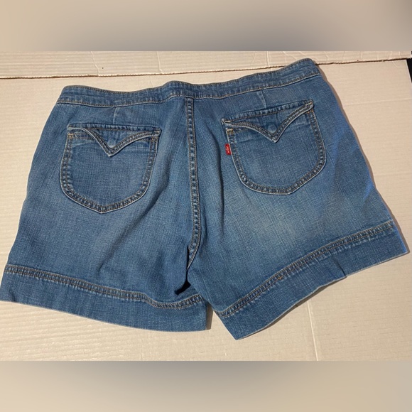 Levi’s size 14 women’s 545 stretch blue denim shorts - Picture 2 of 10